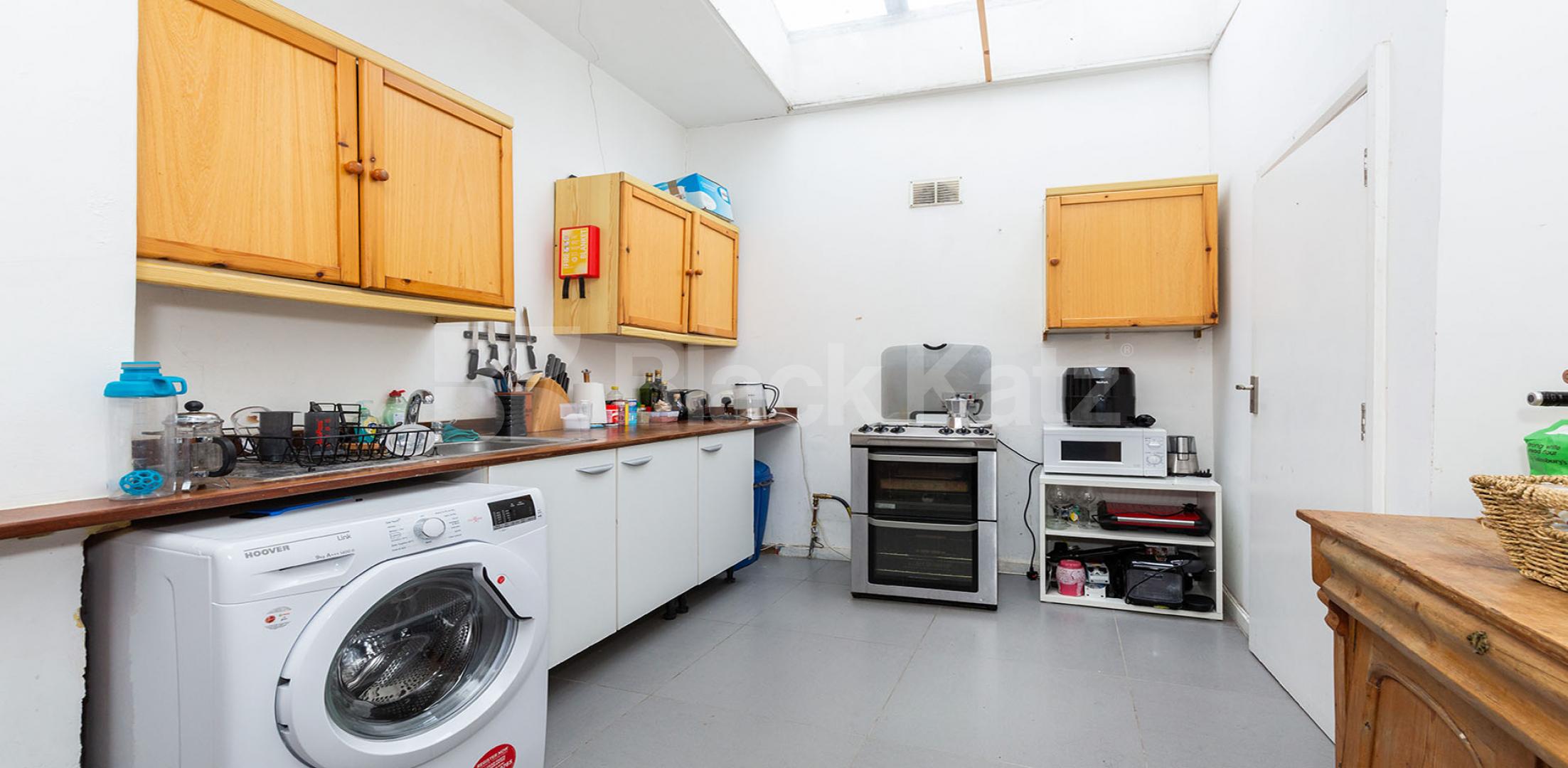 			3 Bedroom, 1 bath, 1 reception House			 Newington Green Road, CANONBURY-ISLINGTON